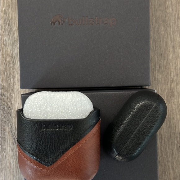 NIB Bullstrap airPod Leather protector case - Picture 2 of 4